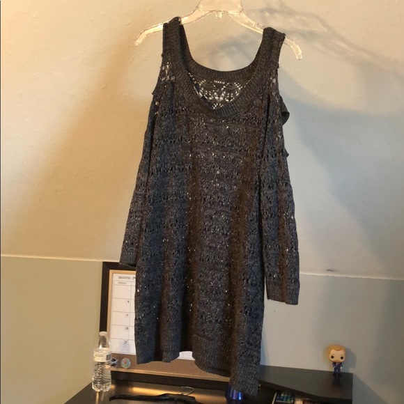 Cold Shoulder Knit Top - Picture 4 of 5